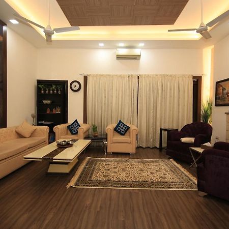 Avanti Tenantry-Luxurious Service Apartments Ню Делхи Екстериор снимка