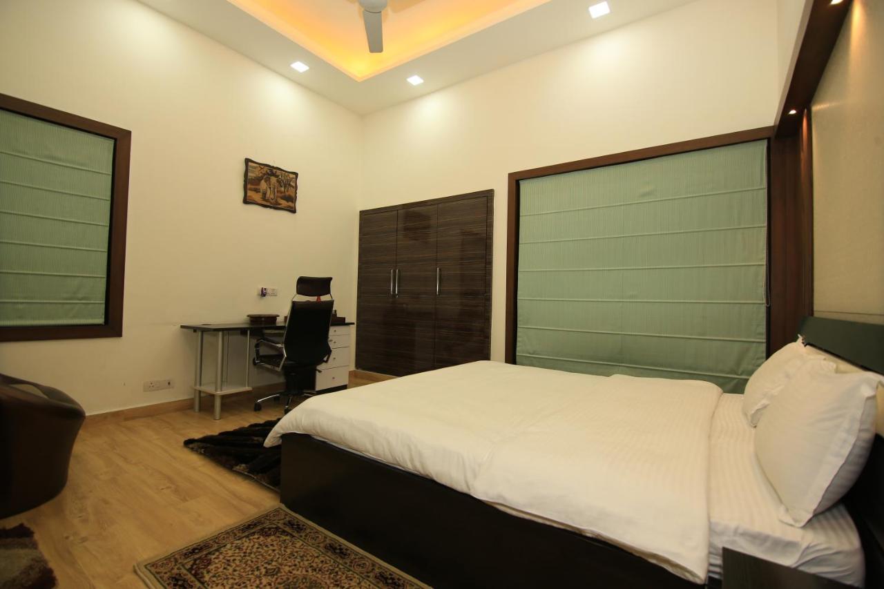 Avanti Tenantry-Luxurious Service Apartments Ню Делхи Екстериор снимка